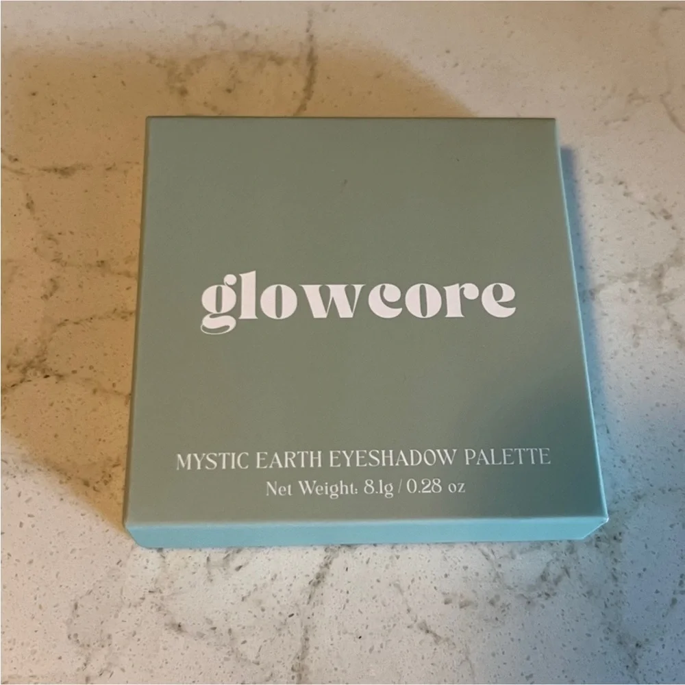 NWT Glow core Mystic Earth 9 Shades Eyeshadow Palette